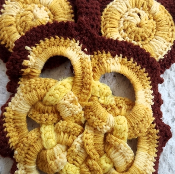 Vintage Crochet Owl Towel Holder - Picture 3 of 5